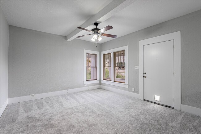 Photo - 200 W Caroline St