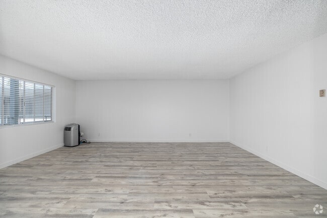 1BR, 1BA - 900SF - Living Room