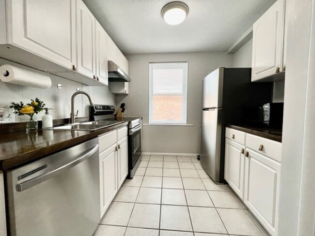 Photo - Shops on Hampton Avenue Unit 4922 South