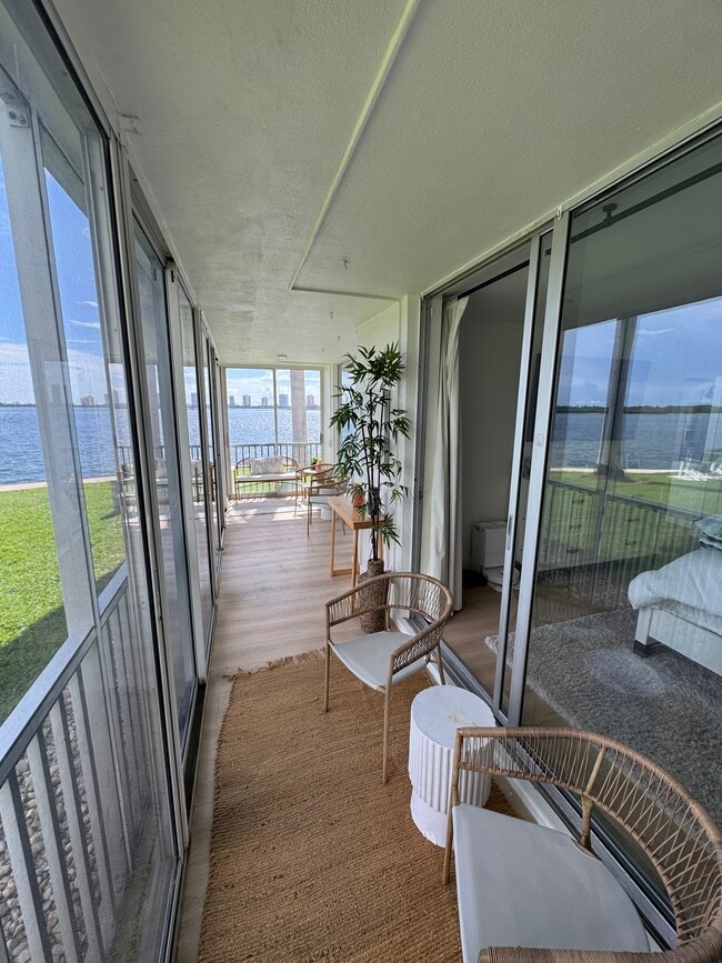 Building Photo - 100 Paradise Harbour Blvd Unit 104