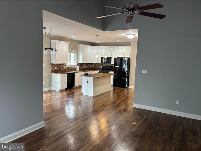 Photo - 151 Volpe Way