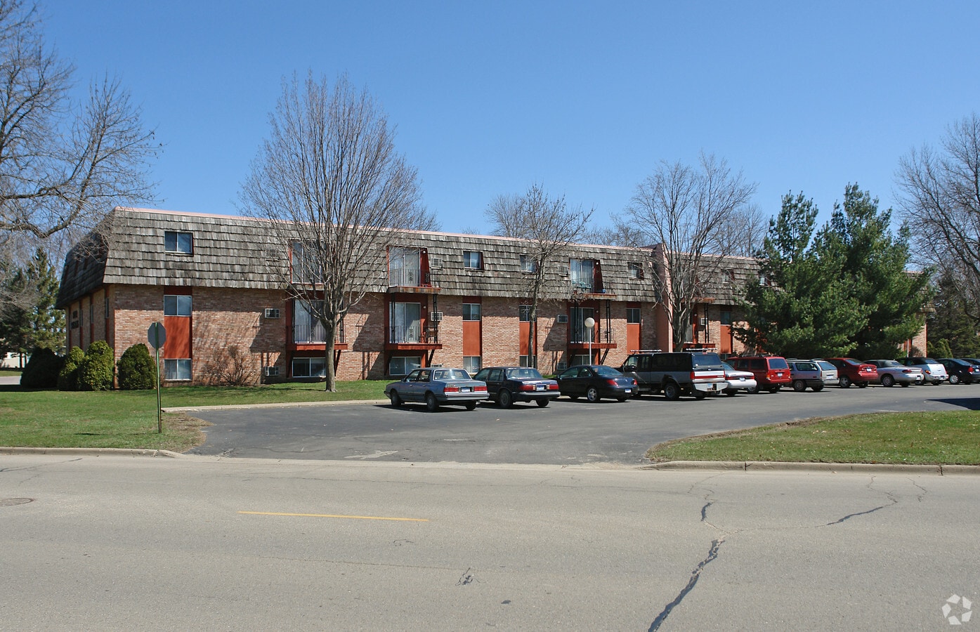 Four Seasons Apartments - Four Seasons Apartments