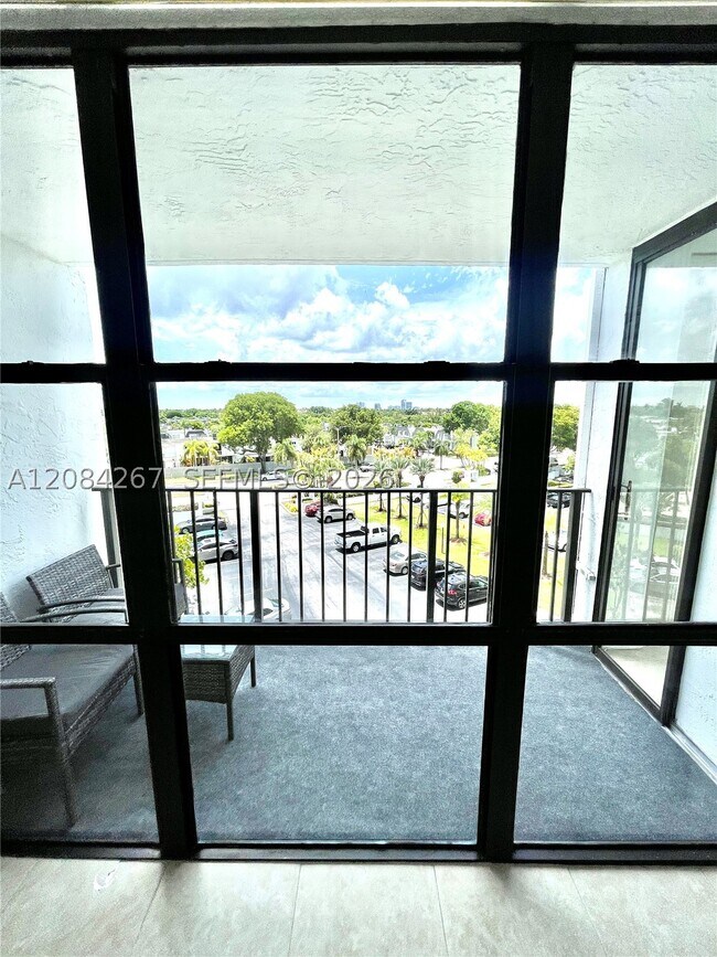 Photo - 1000 Parkview Dr Unit 527