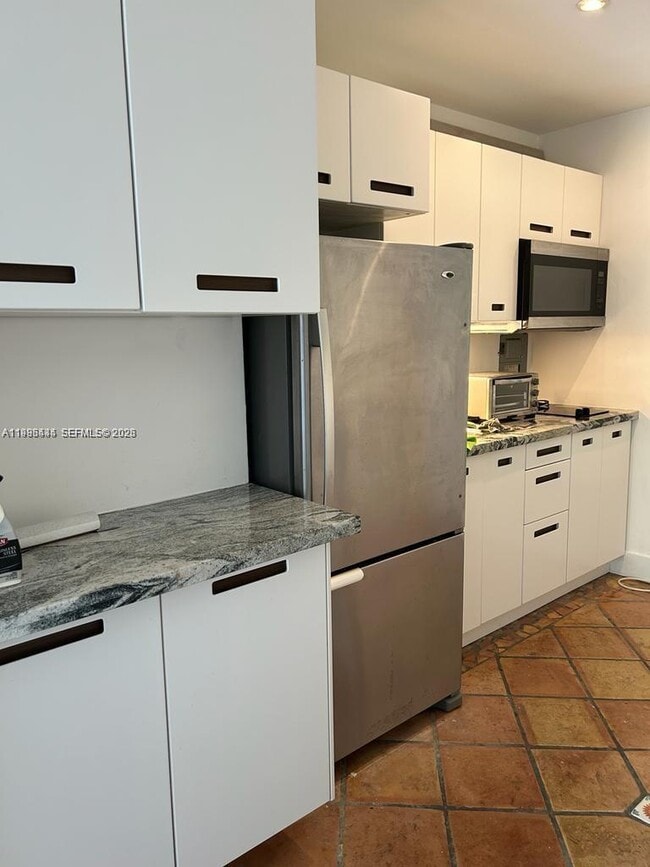 Photo - 645 NE 77th St Unidad 16