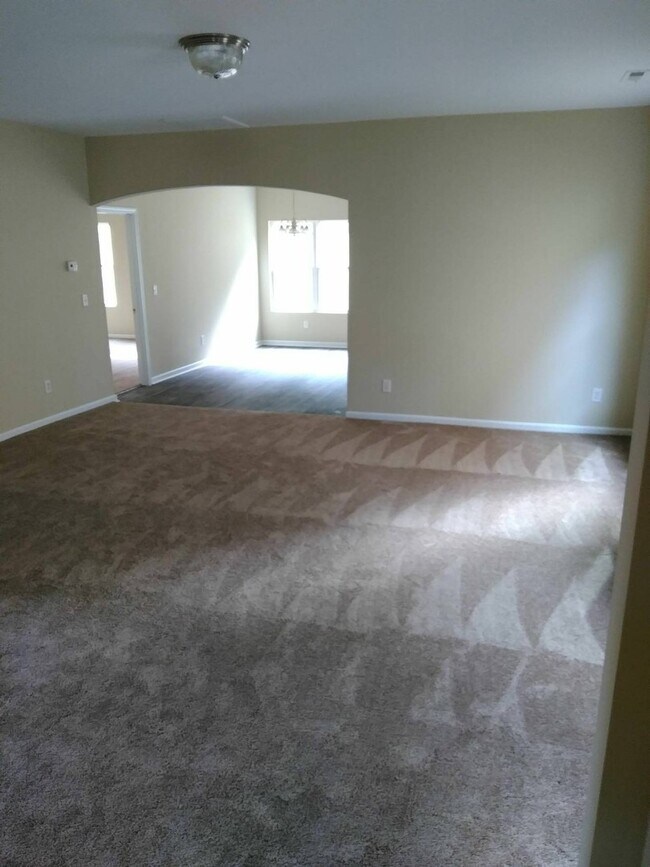 Photo - Spacious 4 Bedroom, 2.5 Bathroom Home!