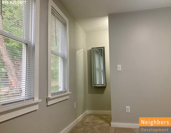 Photo - 927 Arianna St NW