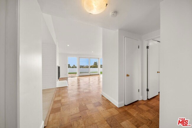 Photo - 27041 Whitestone Rd