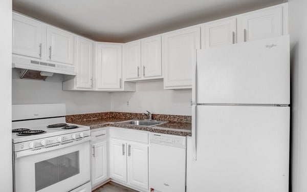 Kitchen- Partially Renovated (2BR,1BA 800 SF) - New Orleans Park Apartments