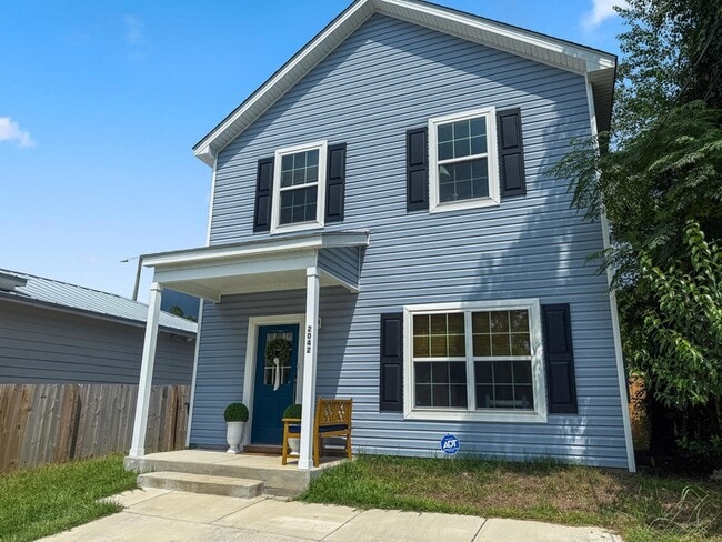 Photo - 2042 Delaware Ave