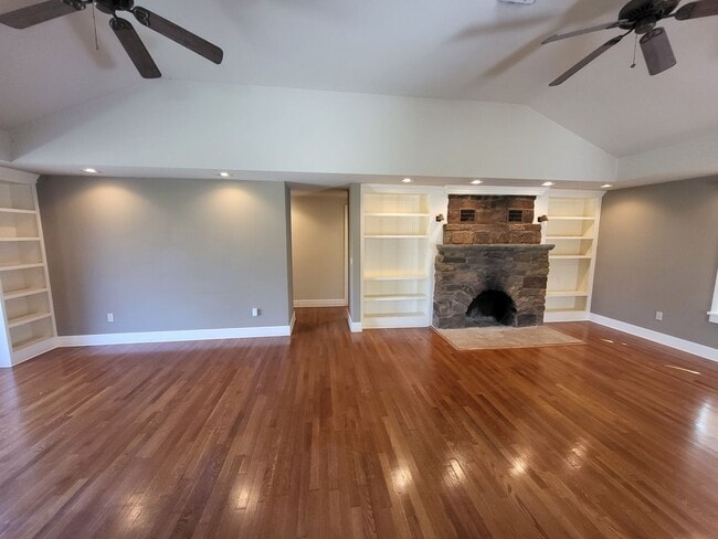 Photo - Gorgeous 2 bedroom 1 bathroom house with z...