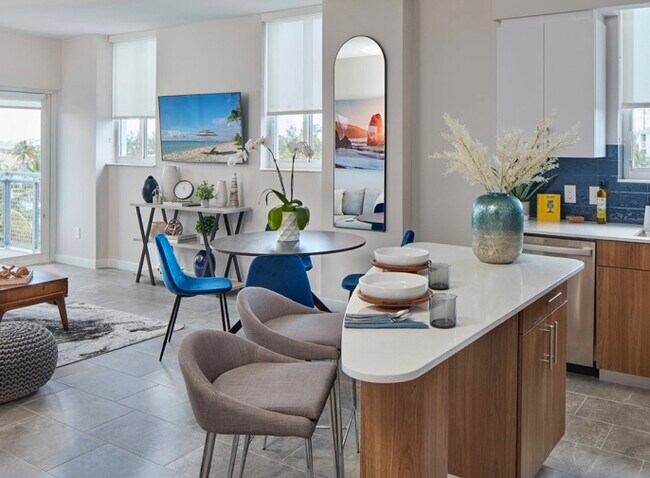 2368 SW 18th Ave Unit 704