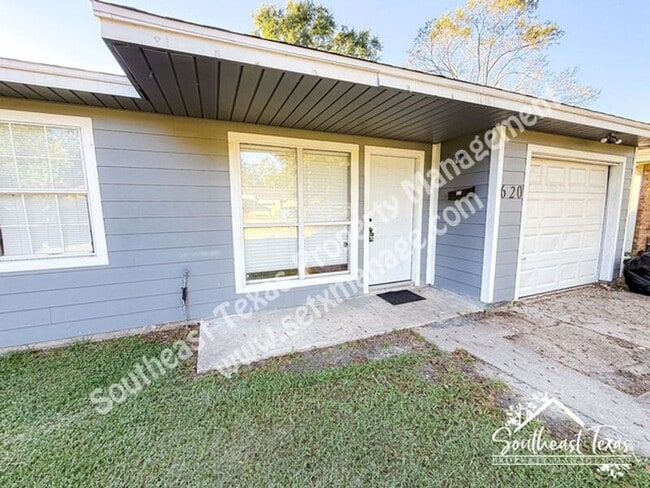 Photo - 620 Smelker Ave