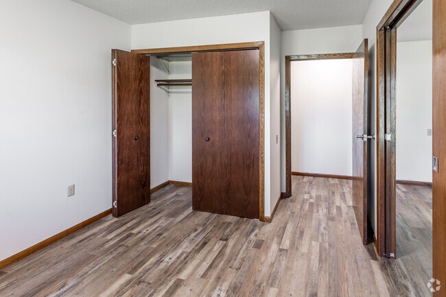 2BR, 1BA - 835SF - Second Bedroom