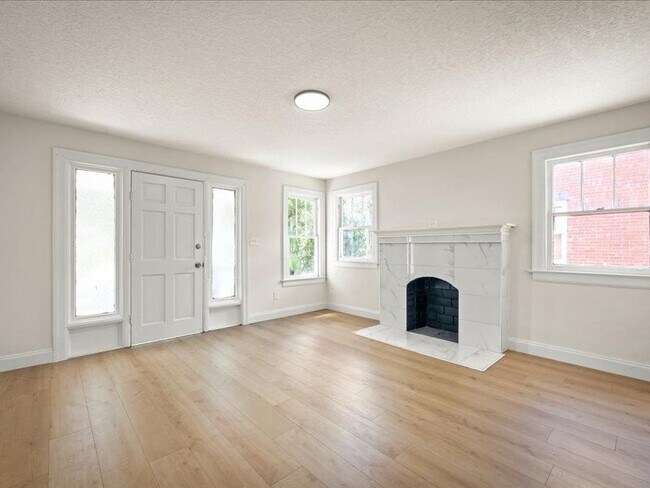 Photo - 45 W 55th St