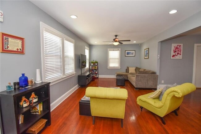 Photo - 184 Clifton St SE
