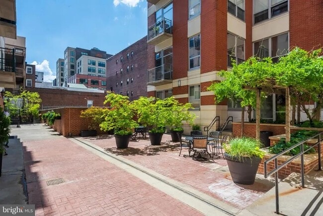 Photo - 133 N Bread St