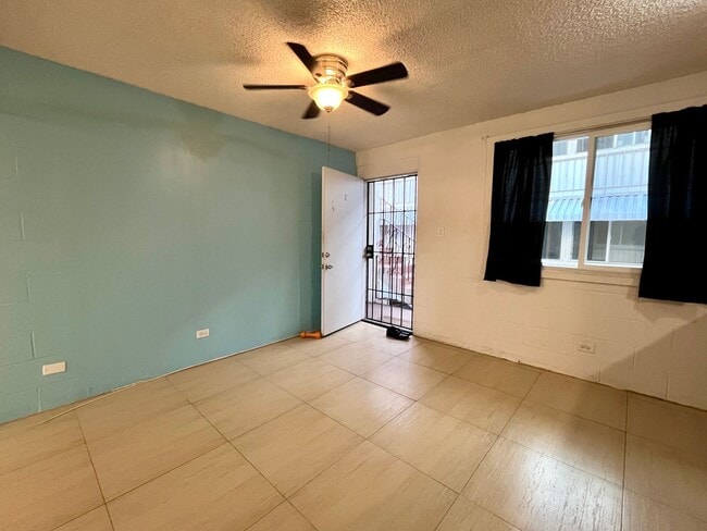 Photo - Waikiki: 1 Bed, 1 Bath Apartment, Utilitie... Unidad 2