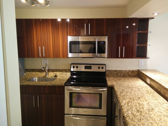 Building Photo - 3285 Foxcroft Rd Unit E 107 Rental