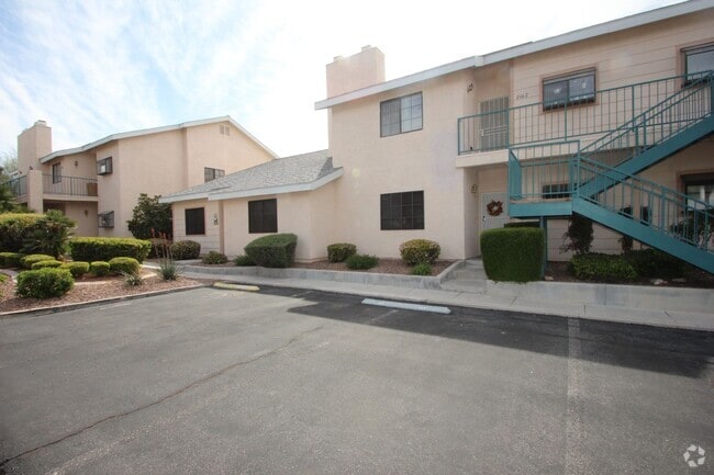 Building Photo - Lovely 2 Bed 2 Bath Downstairs Condo in Gr...