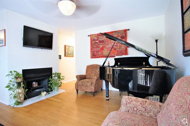 Building Photo - University Heights: Beautifully Upgraded 2... Unit 7 Rental