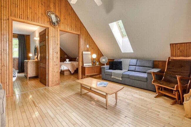 Building Photo - 1698 Rue Principale Unit ID1061551P