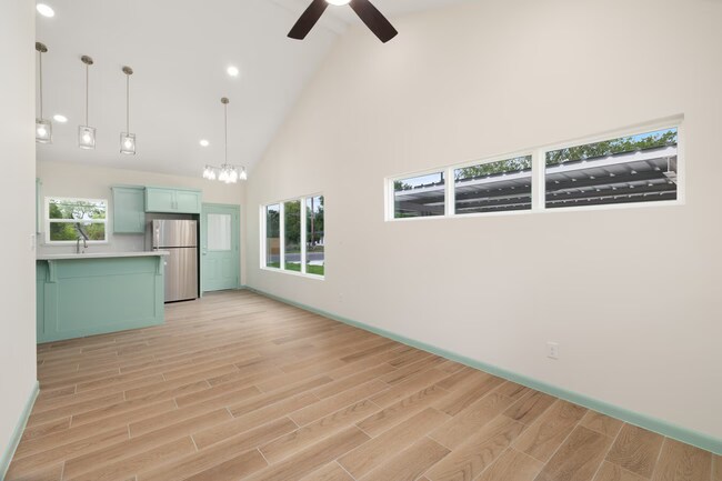520 W Jackson Ave