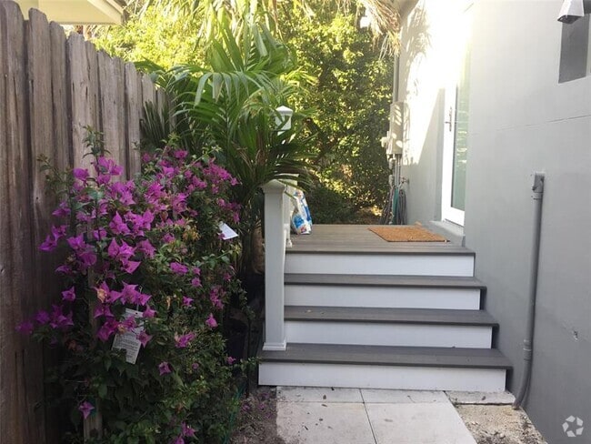 Building Photo - 1307 SW 18th Ct Rental