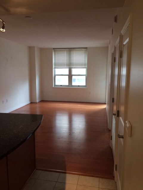 Building Photo - Beautiful 1 bedroom / 1 bath condo with ba...