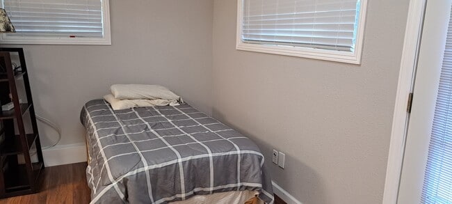 Comply bed. - 1368 Pegan Common Unit NA