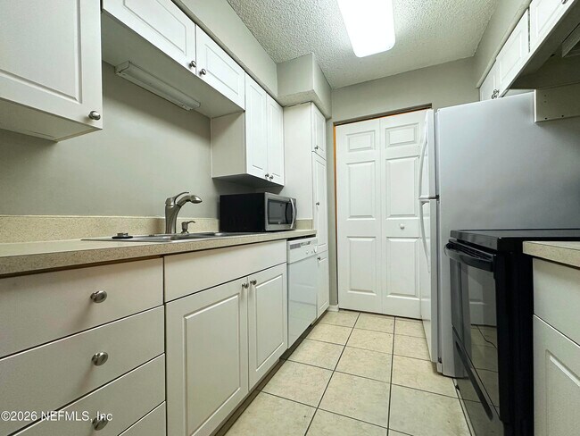 Photo - 10200 Belle Rive Blvd Unidad 80
