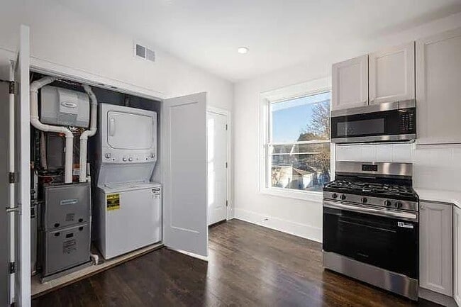Photo - 3255 N Hamlin Ave Unit 1