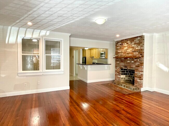 Photo - 181 Beacon St
