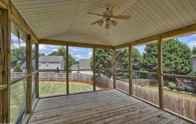 Photo - 210 Seven Pines Ct