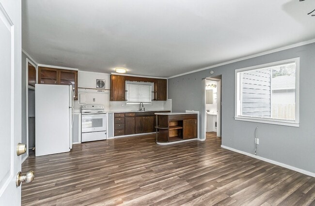 Photo - 106 Pine Ave Unidad 106 1/2 Pine Ave