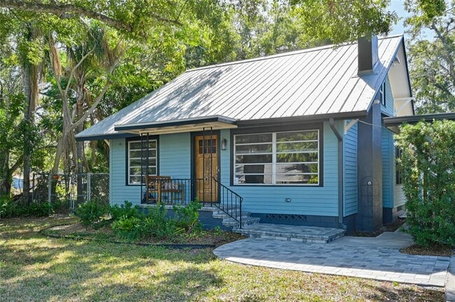 Building Photo - 2408 Hillview St