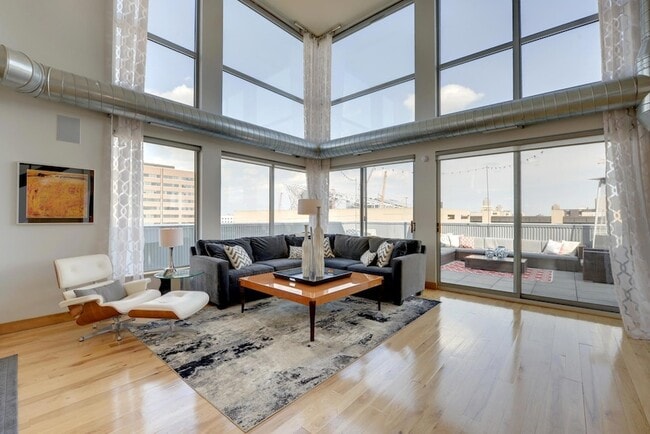 Building Photo - 521 S 7th St