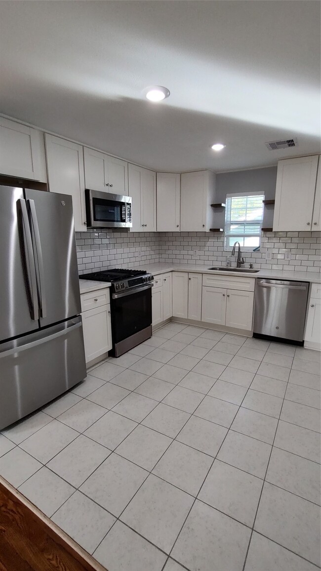 4523 1/2 Bernardo De Galvez Ave
