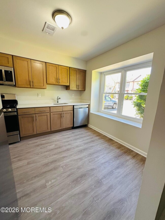 Photo - 402 Woodlake Manor Dr