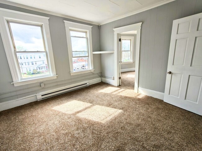 Building Photo - 21 Dale St Unit Apt 3