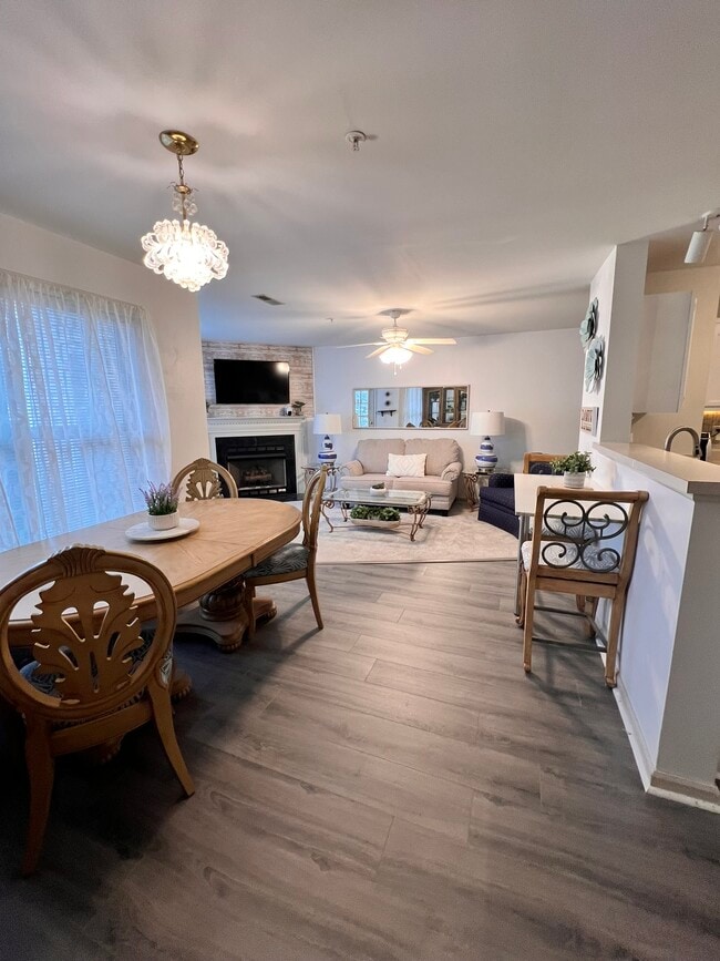 Photo - 711 Rivertree Ln