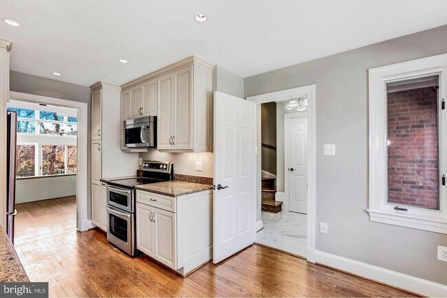 Photo - 3956 Georgetown Ct NW