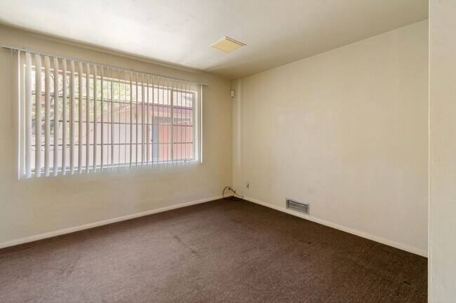 Photo - Charming Townhome near UA