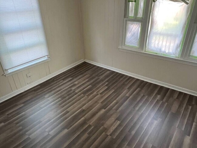 Photo - 607 Hall St