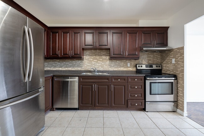 Photo - 60 Pavane Linkway