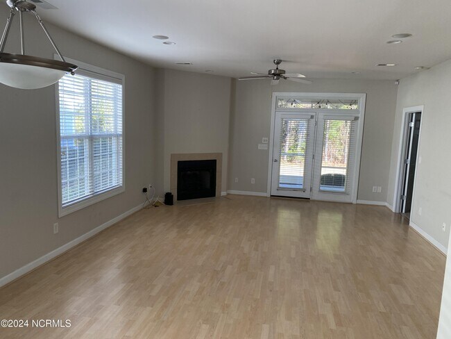 Photo - 536 Village Green Dr Unit B