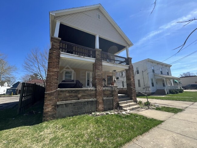 Building Photo - 1220 Hamilton Ave NW Unit 3