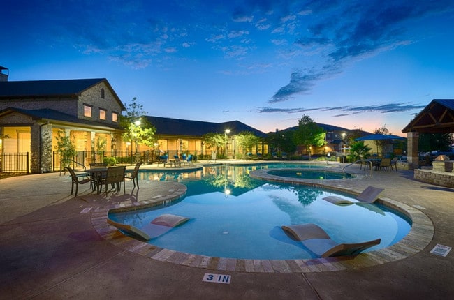 Lake Walk at Traditions Apartments