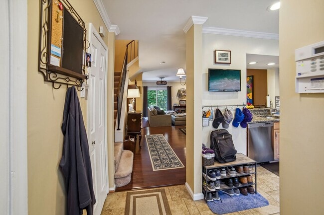 Photo - Wonderful & Spacious 2BR/3.5BA townhouse l...