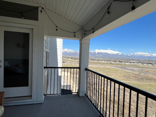 Building Photo - 927 W Coral Charm Wy Unit M301