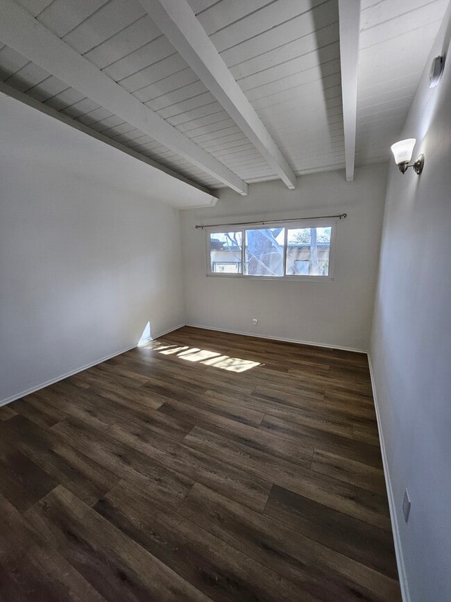 Photo - Holiday Manor